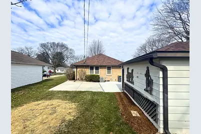 733 N Glenn Dr, Waukesha, WI 53188 - Photo 25