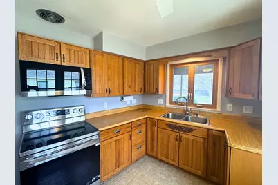 733 N Glenn Dr, Waukesha, WI 53188 - Photo 11