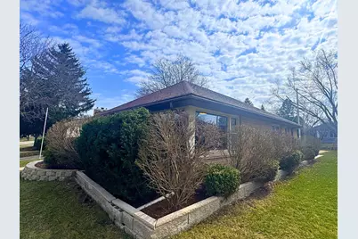 733 N Glenn Dr, Waukesha, WI 53188 - Photo 3