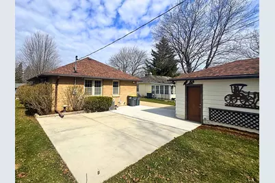 733 N Glenn Dr, Waukesha, WI 53188 - Photo 27