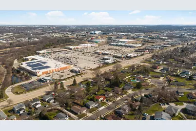 1230  Fox Point Dr, Waukesha, WI 53189 - Photo 25