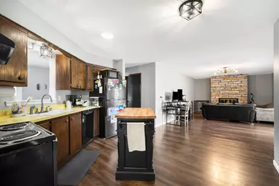 1230  Fox Point Dr, Waukesha, WI 53189 - Photo 7