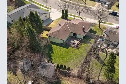 1230  Fox Point Dr, Waukesha, WI 53189 - Photo 23