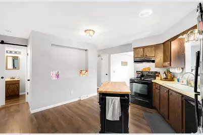 1230  Fox Point Dr, Waukesha, WI 53189 - Photo 9