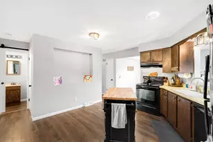 1230 Fox Point Dr, Waukesha, WI 53189 - Photo 9