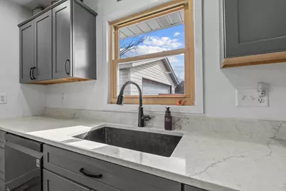 128  Roosevelt St, Valders, WI 54245 - Photo 5