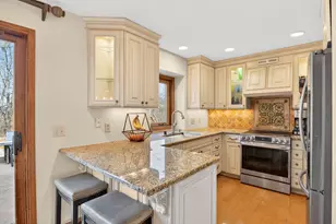 N68W14724 Prudence Dr, Menomonee Falls, WI 53051 - Photo 3