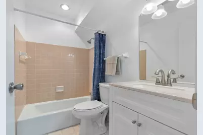 5266 S Somerset Ln, Greenfield, WI 53221 - Photo 19