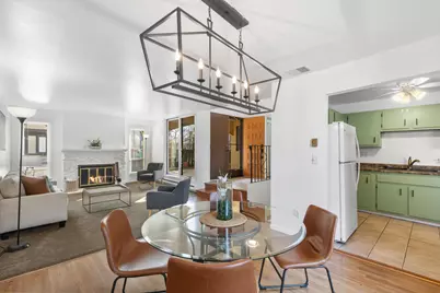 5266 S Somerset Ln, Greenfield, WI 53221 - Photo 9