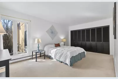 5266 S Somerset Ln, Greenfield, WI 53221 - Photo 13