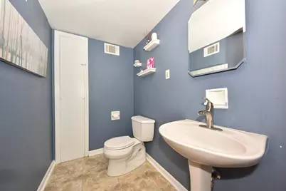 7242 W Bluemound Rd, Wauwatosa, WI 53213 - Photo 9