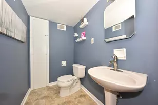 7242 W Bluemound Rd, Wauwatosa, WI 53213 - Photo 9