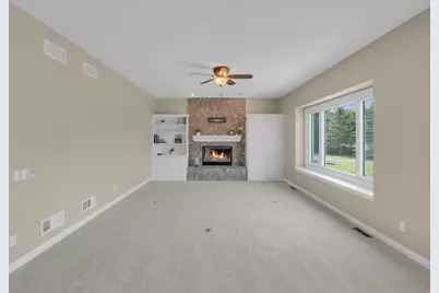 9223 W Wyndham Hills Ct, Franklin, WI 53132 - Photo 19