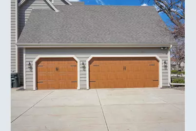 9223 W Wyndham Hills Ct, Franklin, WI 53132 - Photo 5