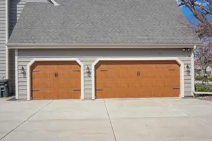 9223 W Wyndham Hills Ct, Franklin, WI 53132 - Photo 5