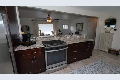 1514 S 165th St, New Berlin, WI 53151 - Photo 7