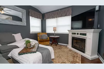 1514 S 165th St, New Berlin, WI 53151 - Photo 3