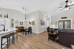 W206N16159 Stonebrook Dr, Jackson, WI 53037 - Photo 7