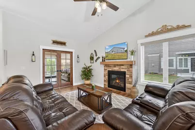 W206N16159  Stonebrook Dr, Jackson, WI 53037 - Photo 9