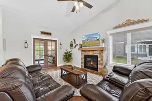 W206N16159 Stonebrook Dr, Jackson, WI 53037 - Photo 9