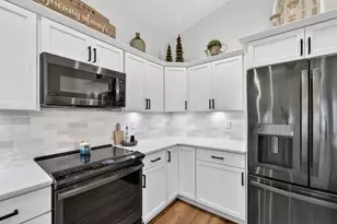 W206N16159 Stonebrook Dr, Jackson, WI 53037 - Photo 13