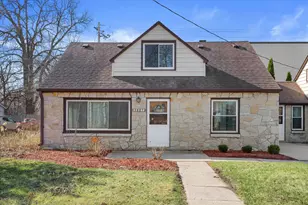 2001 W Bender Rd, Glendale, WI 53209 - Photo 31