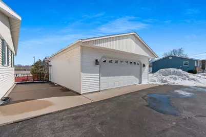 1465 N 8th St, Manitowoc, WI 54220 - Photo 35