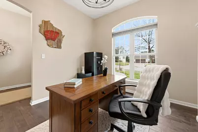 1909  Foxcroft Ln, Waukesha, WI 53189 - Photo 7