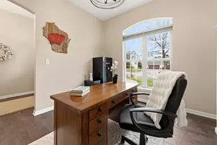 1909 Foxcroft Ln, Waukesha, WI 53189 - Photo 7