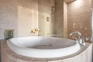 929 N Astor St, Milwaukee, WI 53202 - Photo 15