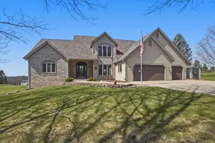 S47W23665 Frontier Pass, Waukesha, WI 53189 - Photo 3