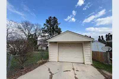 7822 W Oklahoma Ave, West Allis, WI 53219 - Photo 3