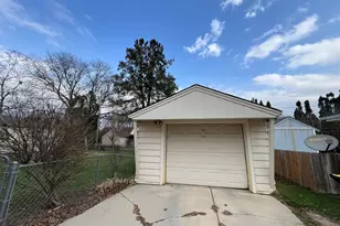 7822 W Oklahoma Ave, West Allis, WI 53219 - Photo 3