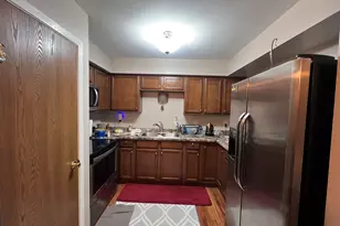 4615 S Woodland Dr, Greenfield, WI 53220 - Photo 9