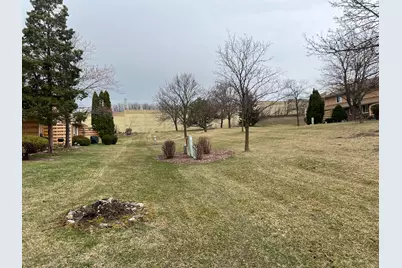 4615 S Woodland Dr, Greenfield, WI 53220 - Photo 3