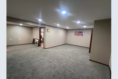 4615 S Woodland Dr, Greenfield, WI 53220 - Photo 21