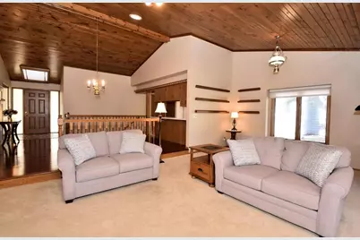 1040  Lansdowne Ct, Brookfield, WI 53045 - Photo 5