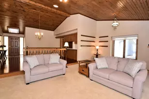 1040 Lansdowne Ct, Brookfield, WI 53045 - Photo 5