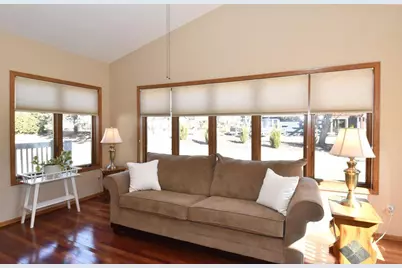 1040  Lansdowne Ct, Brookfield, WI 53045 - Photo 7