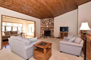 1040 Lansdowne Ct, Brookfield, WI 53045 - Photo 3