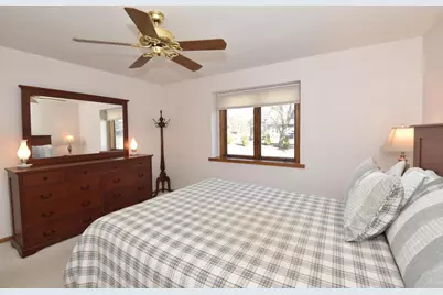 1040  Lansdowne Ct, Brookfield, WI 53045 - Photo 19