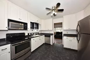 7262 W Medford Ave, Milwaukee, WI 53218 - Photo 9