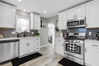 9006 W Dakota Ave, West Allis, WI 53227 - Photo 9