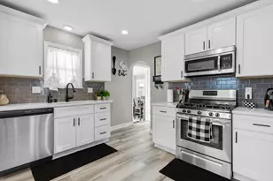 9006 W Dakota Ave, West Allis, WI 53227 - Photo 9