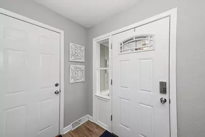 7170 S 35th St, Franklin, WI 53132 - Photo 3