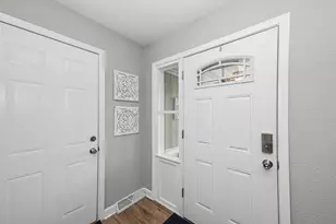 7170 S 35th St, Franklin, WI 53132 - Photo 3