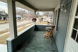 924 N 8th St, Manitowoc, WI 54220 - Photo 5