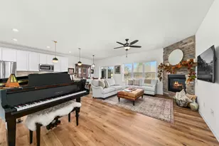 N118W7360 Fairway Ln, Cedarburg, WI 53012 - Photo 3