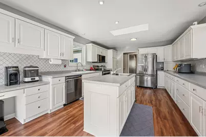 W223N8293  Sandras Dr, Lisbon, WI 53089 - Photo 9