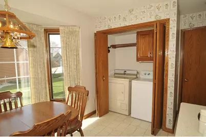 3822 S Oakbrook Dr, Greenfield, WI 53228 - Photo 13